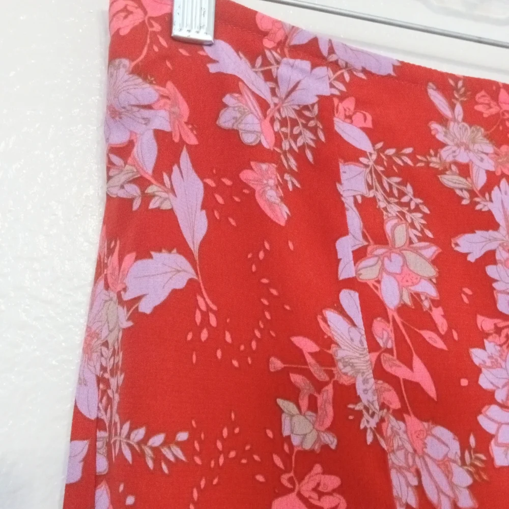 Chelsea & Theodore Red Floral Side Button Slit Printed Midi Skirt - Picture 5 of 8
